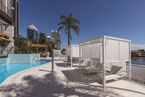 Outdoor pool, free cabanas, pool umbrellas