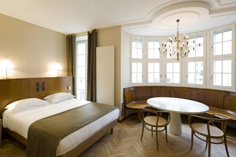 Junior Suite | Premium bedding, minibar, in-room safe, individually decorated