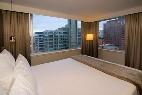 1 King Corner Penthouse | Egyptian cotton sheets, premium bedding, Tempur-Pedic beds, in-room safe