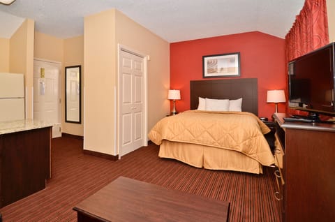 Suite, 1 Queen Bed, Non Smoking | Desk, blackout drapes, iron/ironing board, free WiFi