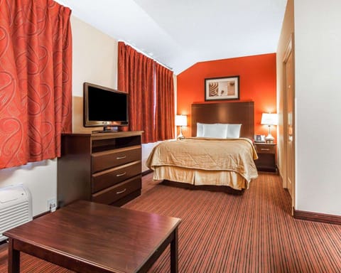 Suite, 1 Queen Bed, Non Smoking | Desk, blackout drapes, iron/ironing board, free WiFi