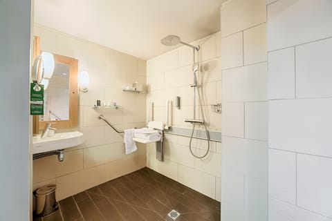 Double Room, 1 Double Bed, Accessible, Balcony | Bathroom shower