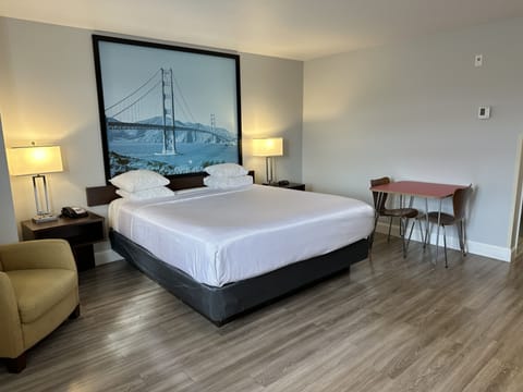 Deluxe Room, 1 King Bed | In-room safe, desk, laptop workspace, iron/ironing board
