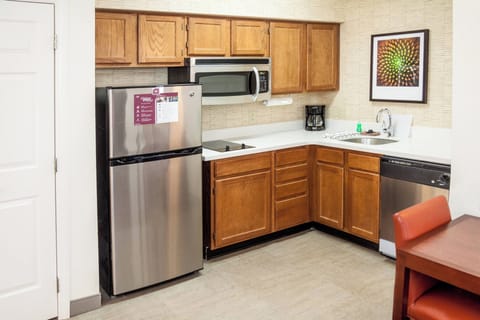 Full-size fridge, microwave, stovetop, dishwasher