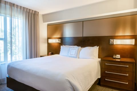 Suite, 1 Bedroom | Premium bedding, in-room safe, desk, laptop workspace