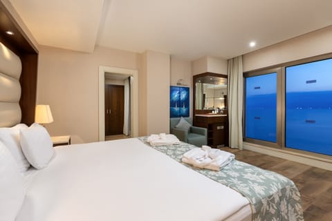 Suite Sea View | Premium bedding, minibar, in-room safe, desk