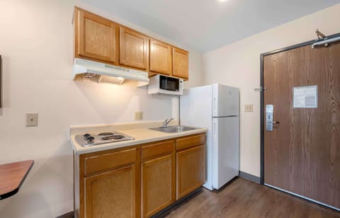 Standard Studio, 1 Queen Bed, Non Smoking, Refrigerator & Microwave | Private kitchen | Full-size fridge, microwave, stovetop, freezer