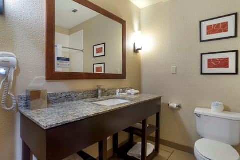 Suite, Multiple Beds, Non Smoking | Bathroom | Combined shower/tub, hair dryer, towels