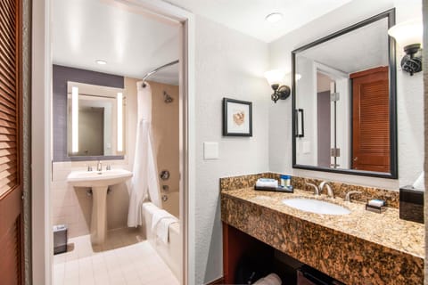  Deluxe King Bed | Bathroom | Combined shower/tub, designer toiletries, hair dryer, towels