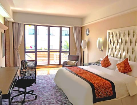 Premier Balcony Single Room | Minibar, in-room safe, individually decorated, individually furnished