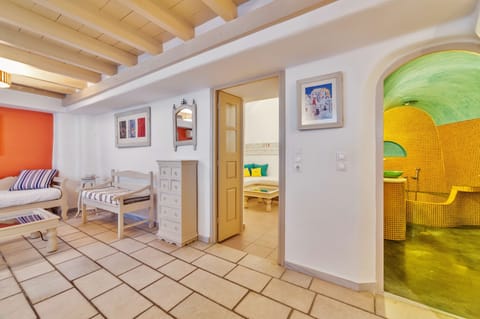 Deluxe Suite, Jetted Tub | Private kitchen | Fridge, espresso maker, electric kettle, cookware/dishes/utensils