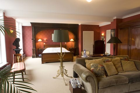 Luxury Suite | Desk, free WiFi