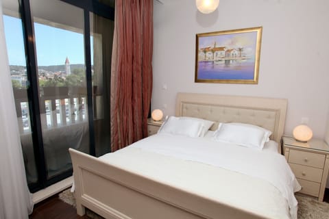 Double room with a balcony | Premium bedding, memory foam beds, minibar, desk