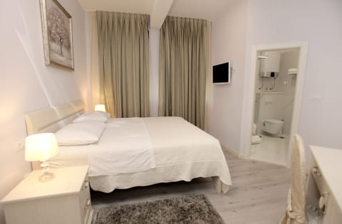 Comfort Double Room | Premium bedding, memory foam beds, minibar, desk