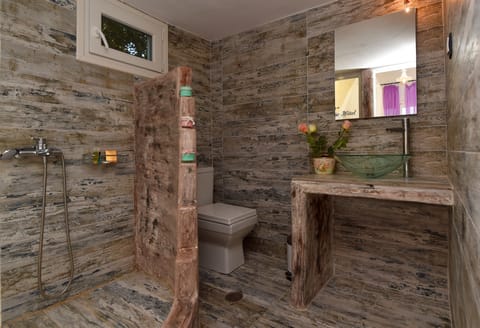 Standard Room | Bathroom | Free toiletries, hair dryer, slippers, towels