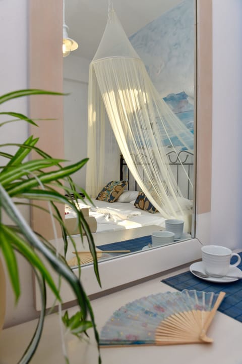 Standard Room | Minibar, individually decorated, desk, soundproofing