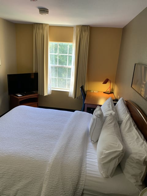 Suite, 2 Bedrooms | Desk, laptop workspace, iron/ironing board, free WiFi