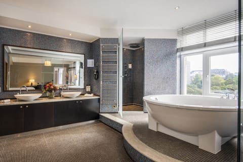 Presidential Suite, 1 King Bed | Bathroom | Free toiletries, hair dryer, bathrobes, towels