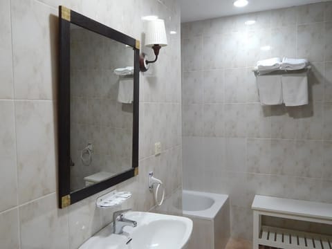 Double or Twin Room, Private Bathroom | Bathroom | Free toiletries