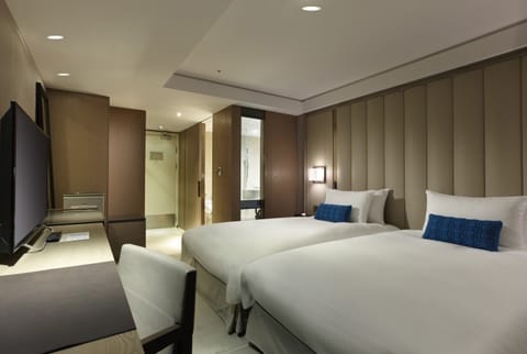 Deluxe Twin Room, 2 Twin Beds | Premium bedding, minibar, in-room safe, desk