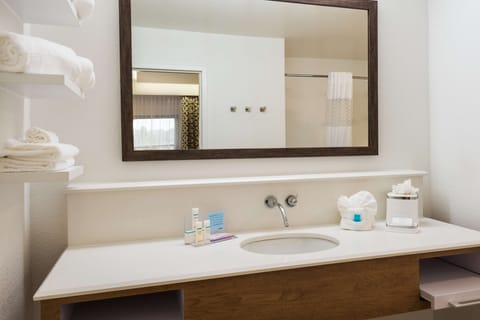 Studio, 1 King Bed, Refrigerator & Microwave | Bathroom | Combined shower/tub, deep soaking tub, free toiletries, towels