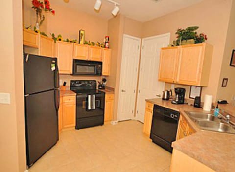 Condo | Private kitchen | Fridge, microwave, oven, stovetop