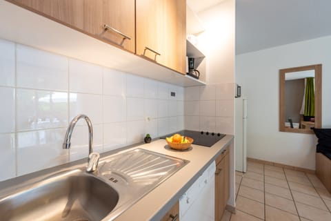 Standard Apartment, 5 persons | Private kitchenette | Fridge, microwave, stovetop, dishwasher