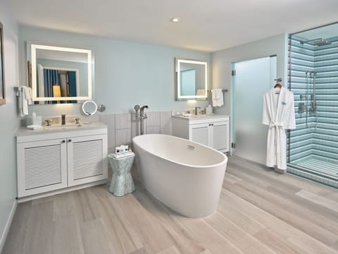 Lake View Executive Suite | Bathroom | Deep soaking tub, designer toiletries, hair dryer, bathrobes