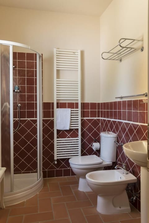 Family Room, Connecting Rooms | Bathroom | Shower, rainfall showerhead, free toiletries, hair dryer