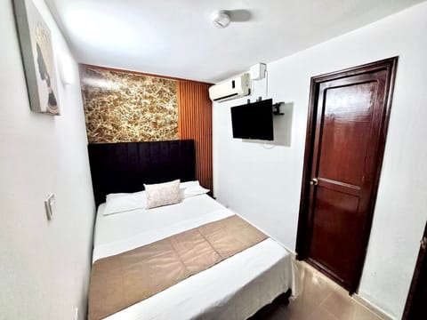 Basic Double Room, 1 Double Bed, Non Smoking | In-room safe, free rollaway beds, free WiFi, bed sheets