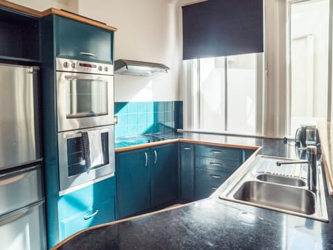 Apartment, 2 Bedrooms | Private kitchen | Fridge, microwave, stovetop, dishwasher