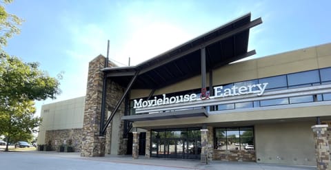 Enjoy dinner during the movie - 10 minutes from the house.