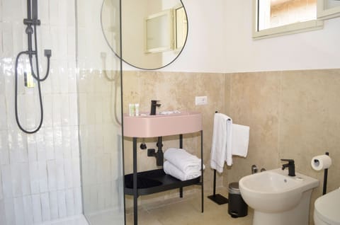 Standard Studio | Bathroom | Shower, towels