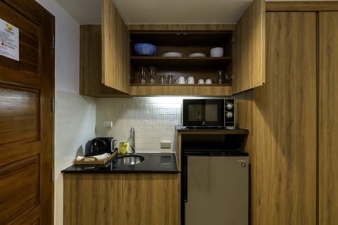 Royal Studio, Pool Access | Private kitchen | Fridge, microwave, electric kettle