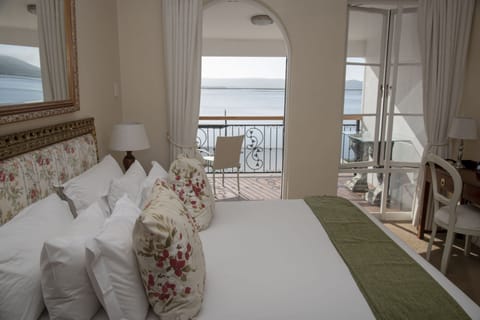 Superior Suite - Lake Facing - Lady Anne  | Minibar, in-room safe, individually decorated, individually furnished