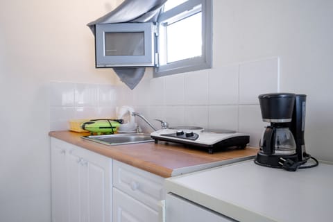 Standard Studio, 1 Double Bed, Non Smoking, Kitchenette | Private kitchenette | Full-size fridge, cleaning supplies