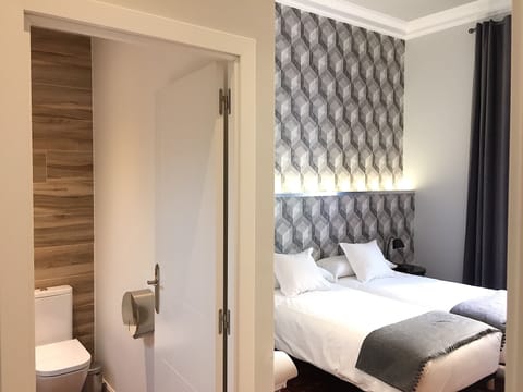 Deluxe Twin Room, 2 Twin Beds, Ensuite | Free WiFi