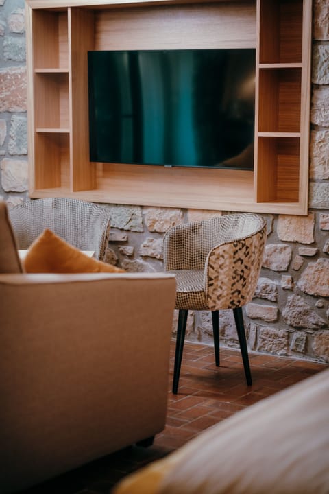 Executive Room (Prestige) | Minibar, in-room safe, individually decorated, individually furnished