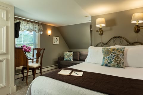 Room 12 - Jr. Suite | Premium bedding, pillowtop beds, individually decorated