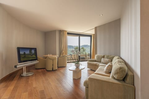 Suite, Terrace (Platinum) | Living area | 45-inch LCD TV with satellite channels, TV