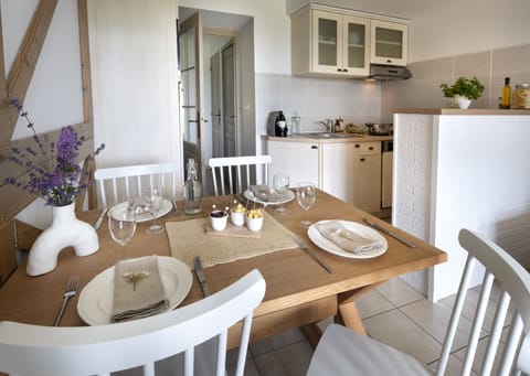 Apartment 4 people - 1 bedroom - Terrace or balcony | Private kitchenette | Fridge, microwave, stovetop, dishwasher