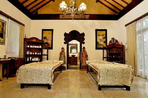 Couples treatment rooms, body treatments, aromatherapy