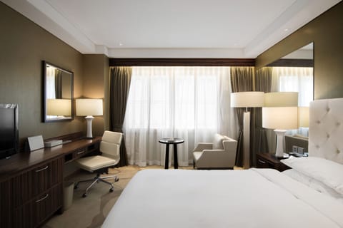 High Deluxe Double Room | Minibar, in-room safe, desk, free WiFi