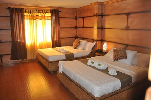 Grand Dalisay | Desk, bed sheets, wheelchair access