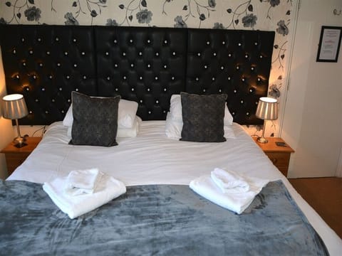 Double Room, Ensuite (Room 4)