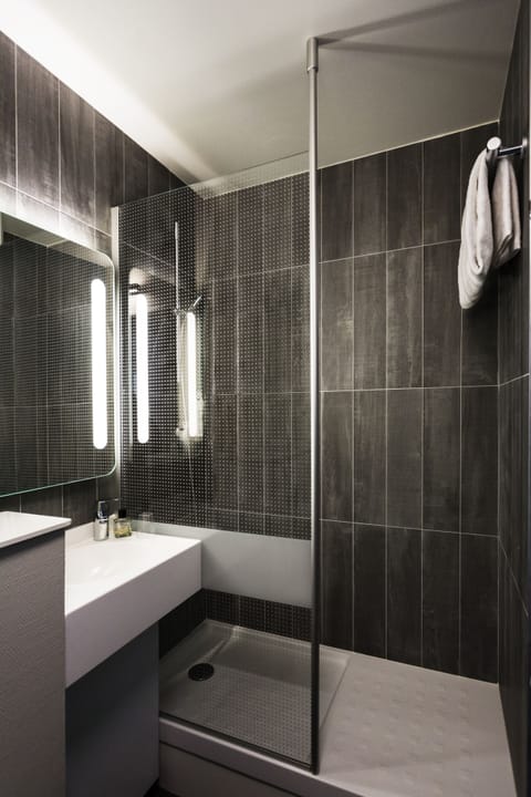 Shower, eco-friendly toiletries, hair dryer, towels