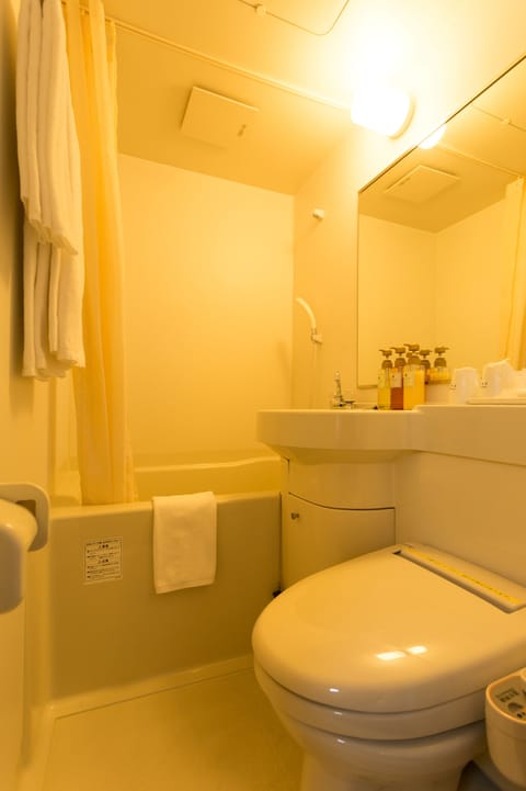 Combined shower/tub, free toiletries, hair dryer, slippers