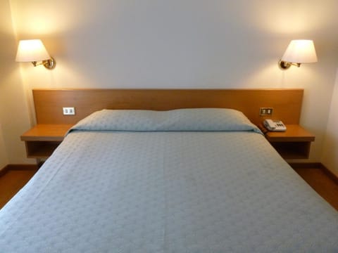 Double Room, 1 Double Bed | Minibar, in-room safe, desk, soundproofing