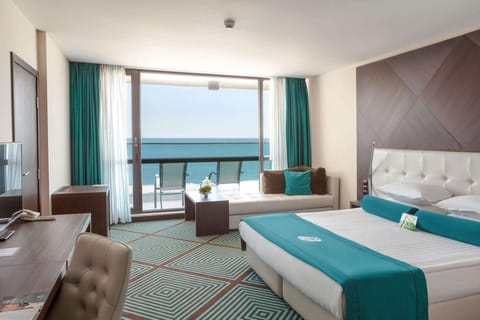 Superior Room with Sea View and Balcony - Free Parking | Wellness package | Premium bedding, minibar, in-room safe, desk