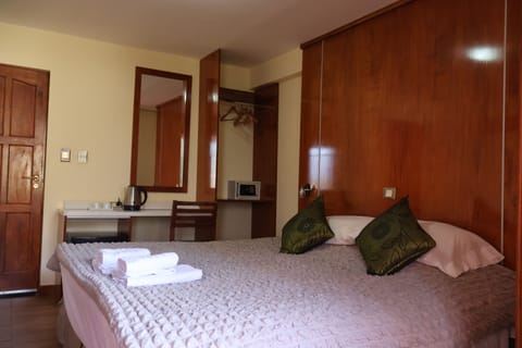 Standard Double or Twin Room | Minibar, in-room safe, desk, free WiFi